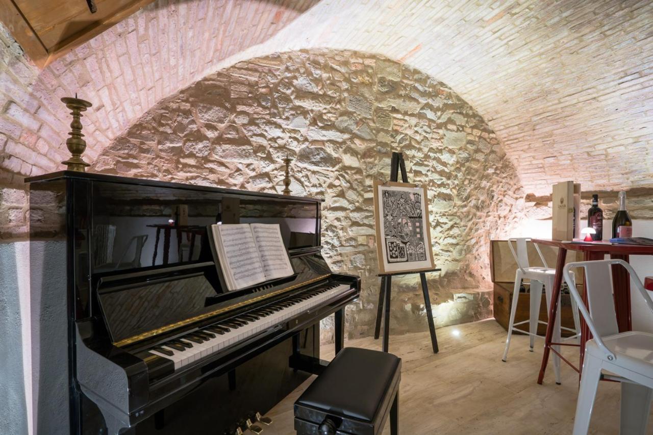 Dimora Delle Muse Bed & Breakfast Монталчино Екстериор снимка