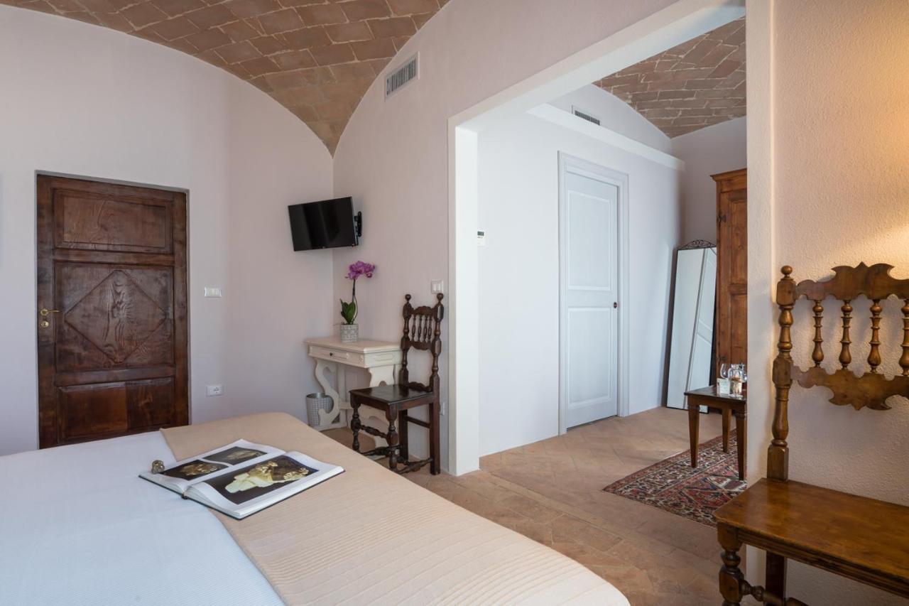 Dimora Delle Muse Bed & Breakfast Монталчино Екстериор снимка