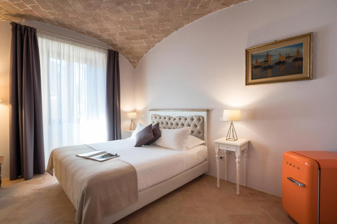 Dimora Delle Muse Bed & Breakfast Монталчино Екстериор снимка
